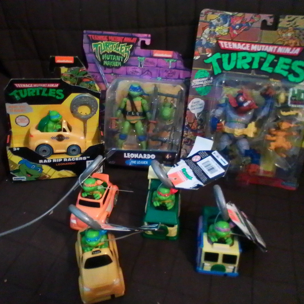 Teenage Mutant Ninja Turtles Action Figure Set - Green and Yellow